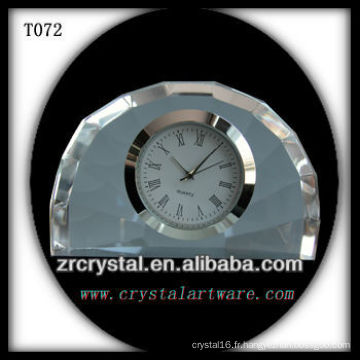 Magnifique horloge en cristal K9 T072